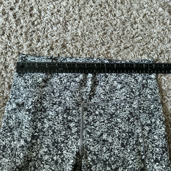 Athleta salutation stash pocket II 7/8 tight leggings size M - Picture 7 of 11